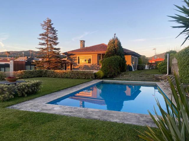 Chalet en venta en A Angustia, Vigo