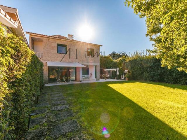 Chalet en venta en A Angustia, Vigo
