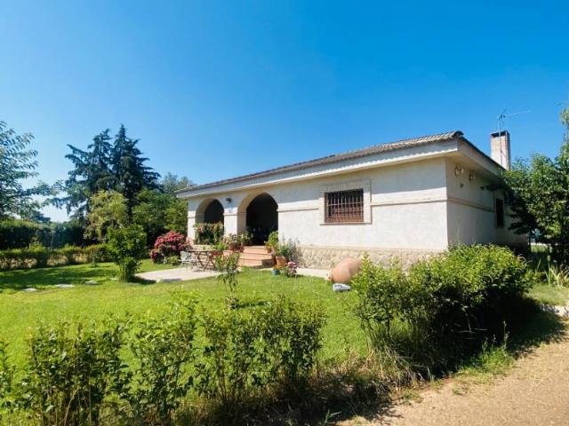 Villa en venta en San Román De Los Montes