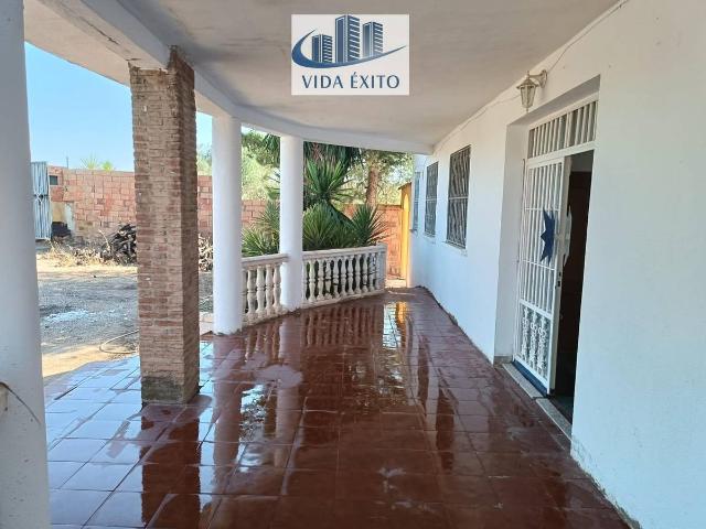 Villa en venta en Linares