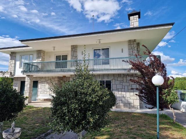 Villa en venta en Sandiás