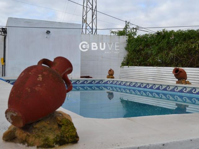 Villa en venta en Sanlúcar La Mayor, Torrequesada-Camino de Umbrete