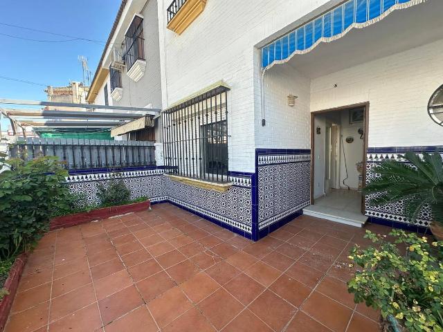 Chalet en venta en Sanlúcar La Mayor, Andalucía
