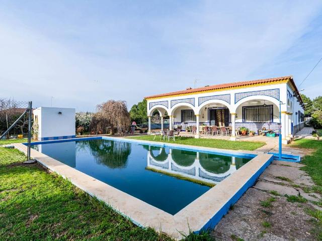 Chalet en venta en Sanlúcar La Mayor, Andalucía
