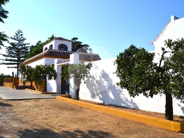 Chalet en venta en Sanlúcar La Mayor, Andalucía