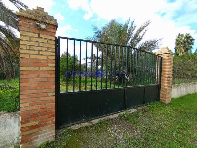 Chalet en venta en Sanlúcar La Mayor, Andalucía