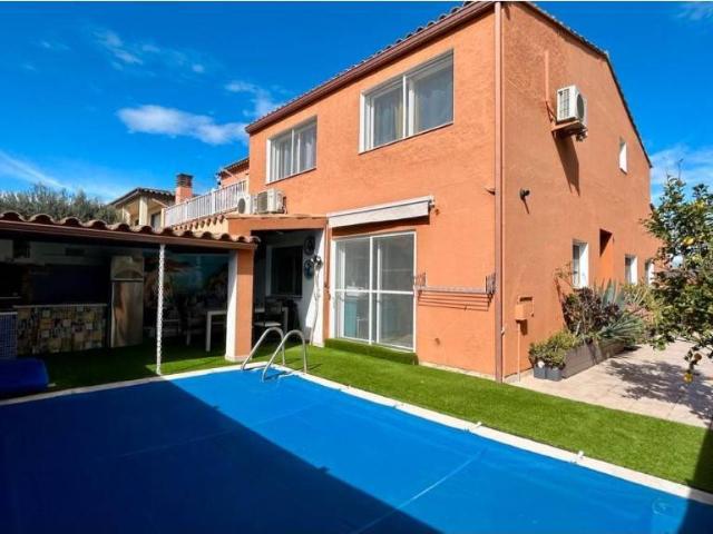 Villa en venta en Sant Pere Pescador