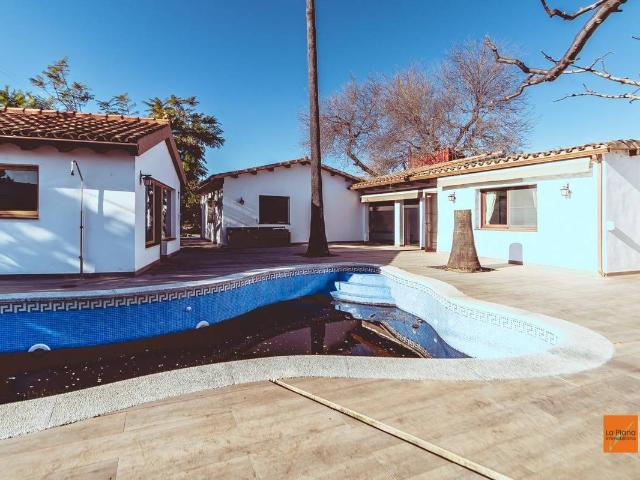 Villa en venta en Santa Bàrbara