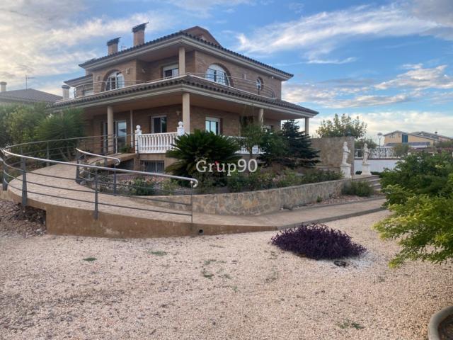Villa en venta en Santa Bàrbara