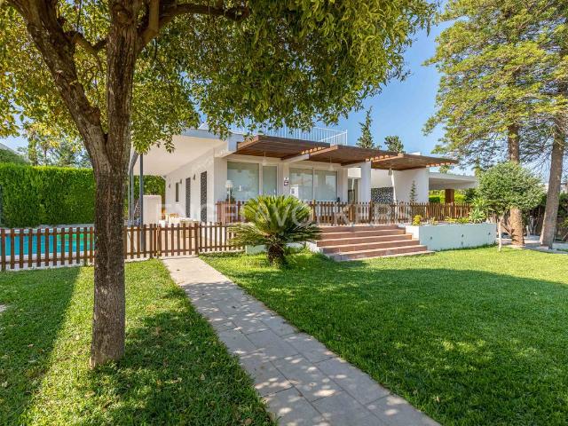 Chalet en venta en Barriada de León, Tomares