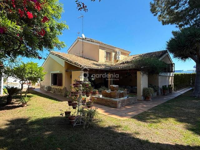 Chalet en venta en Barriada de León, Tomares
