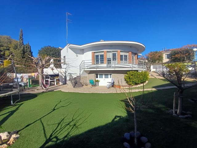 Villa en venta en Vilanova I La Geltrú, Centrevila