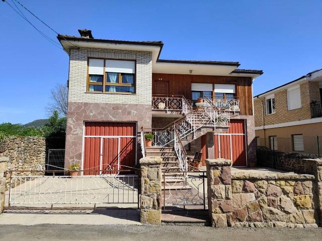 Chalet en venta en La Abadilla, Santa María De Cayón