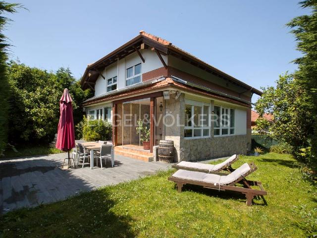 Villa en venta en Getxo, Elexalde