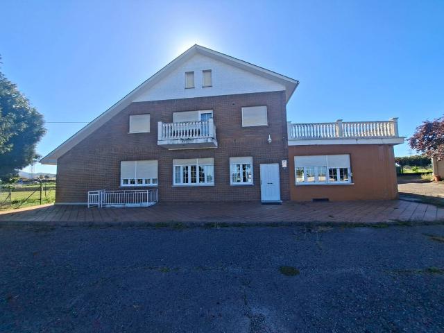 Chalet en venta en Samiguel de Quiloñu, Castrillón