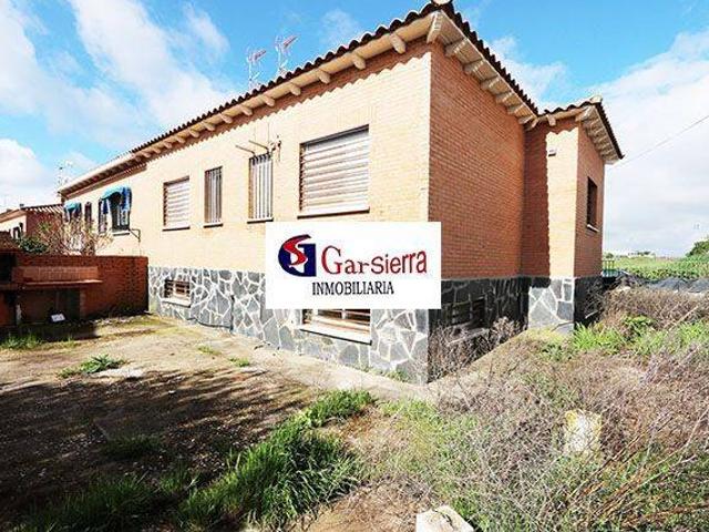 Villa en venta en Santa Olalla