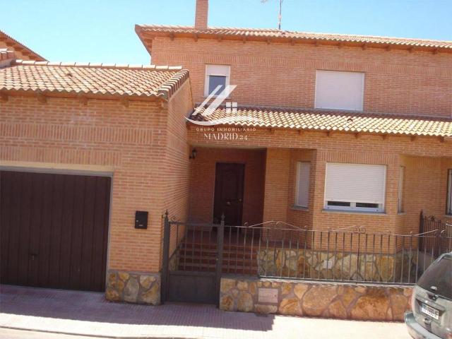 Villa en venta en Santa Olalla
