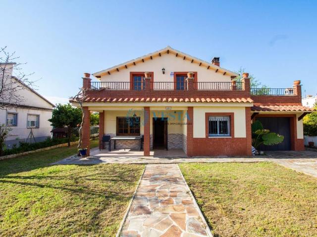 Villa en venta en Santa Oliva