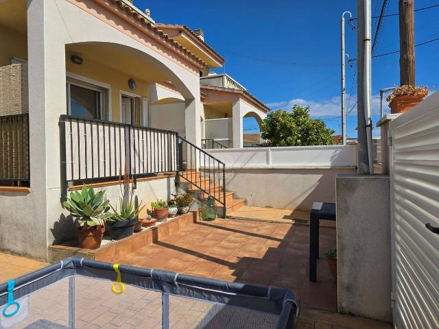 Villa en venta en Santa Oliva