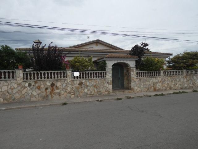 Villa en venta en Santa Oliva