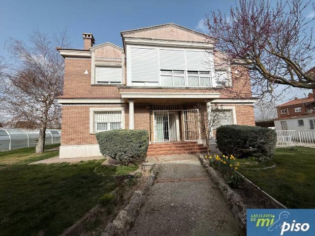 Chalet en venta en Santovenia De Pisuerga, Castilla y León