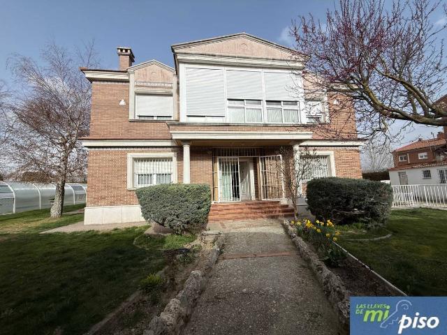Chalet en venta en Santovenia De Pisuerga, Castilla y León