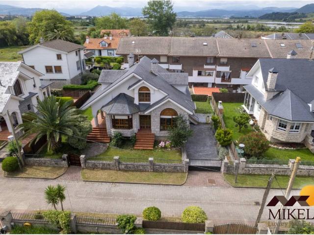 Chalet en venta en Santoña