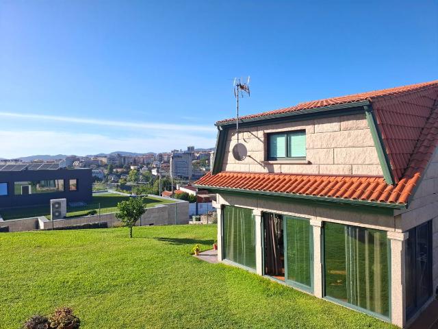 Chalet en venta en A Dobrada, Vigo