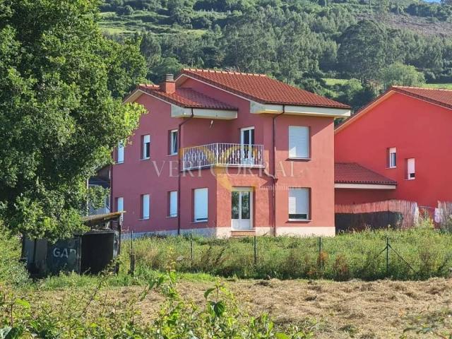 Chalet en venta en Sariego, Asturias