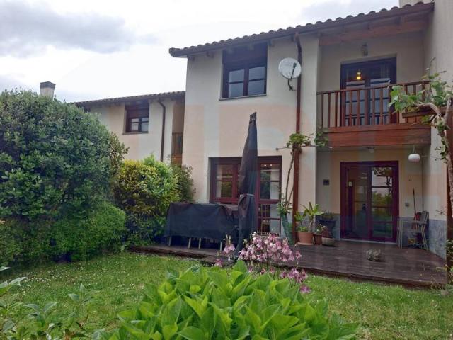 Chalet en venta en Sariego, Asturias