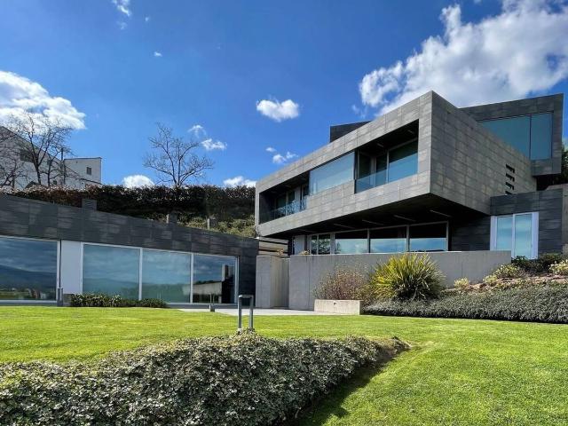 Chalet en venta en Sarria