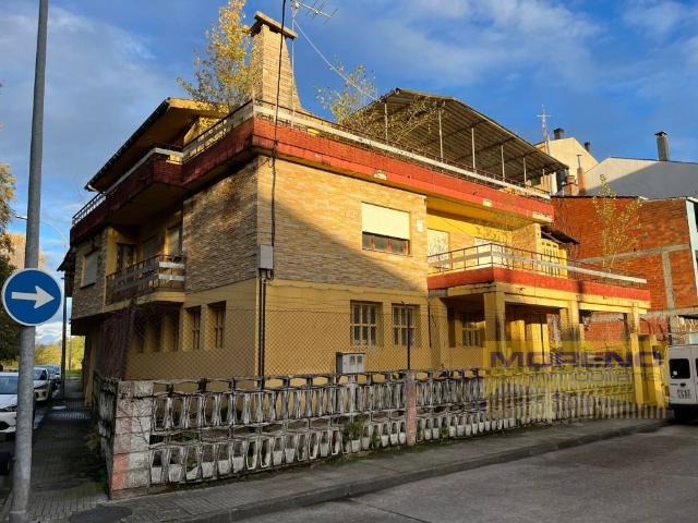 Chalet en venta en Sarria