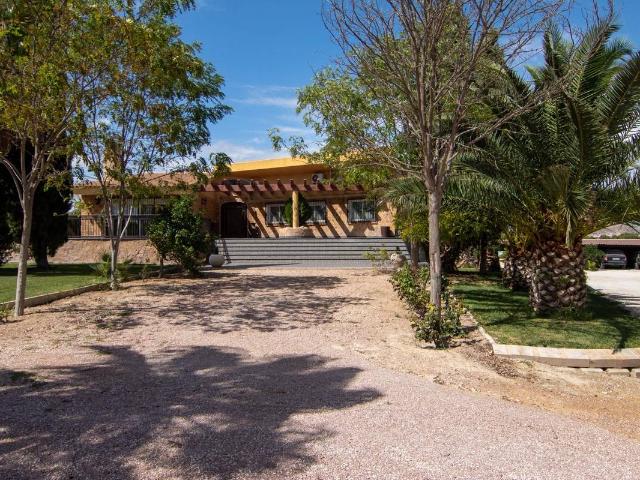 Villa en venta en Sax, María Moliner