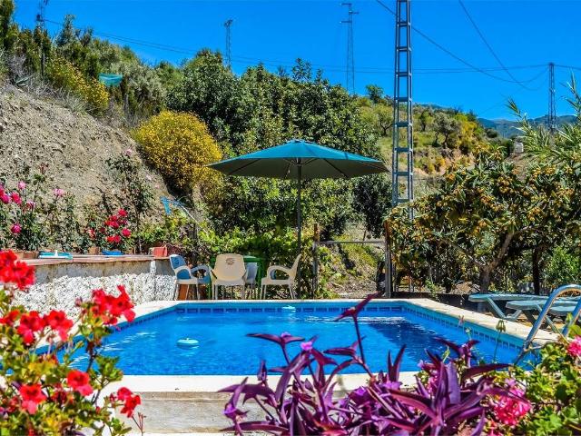 Villa en venta en Sedella