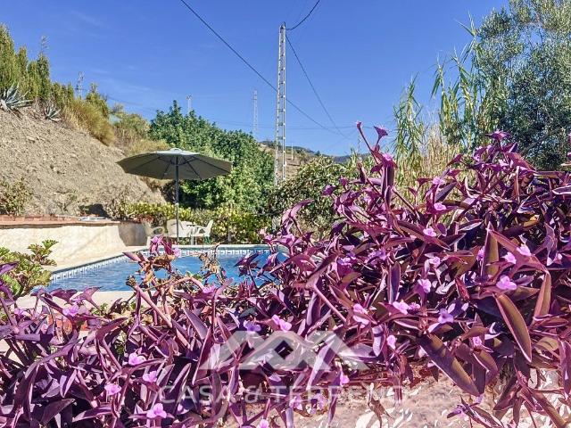 Villa en venta en Sedella
