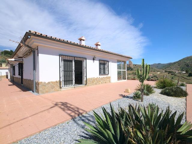 Villa en venta en Sedella