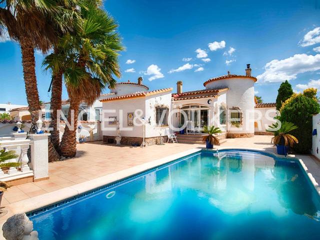 Villa en venta en Empuriabrava