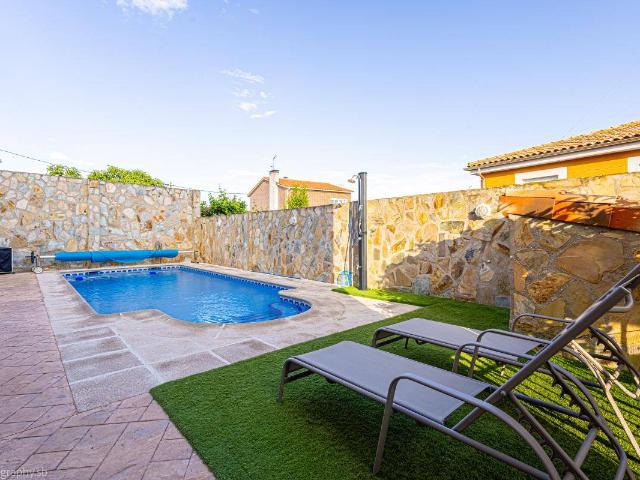 Chalet en venta en Serranillos Del Valle, Madrid