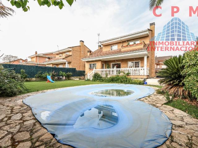 Chalet en venta en Serranillos Del Valle, Madrid