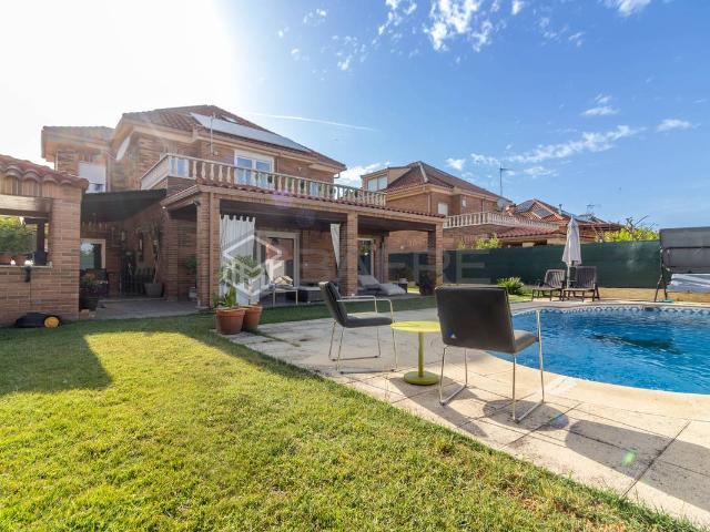 Chalet en venta en Serranillos Del Valle, Madrid
