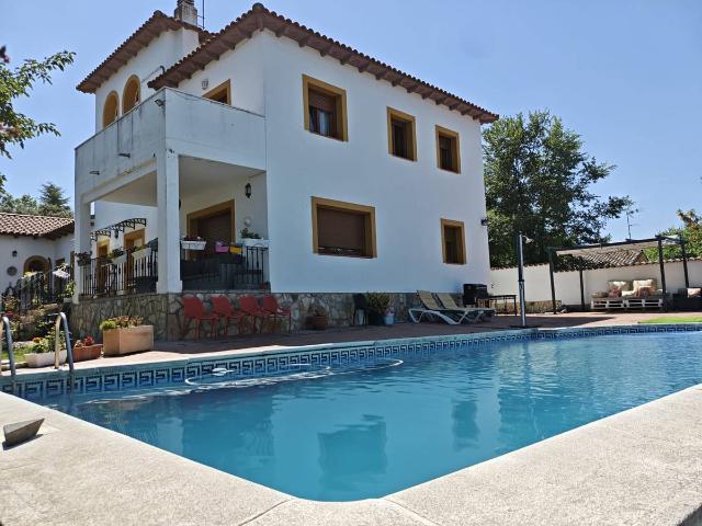 Chalet en venta en Sevilla La Nueva, Madrid