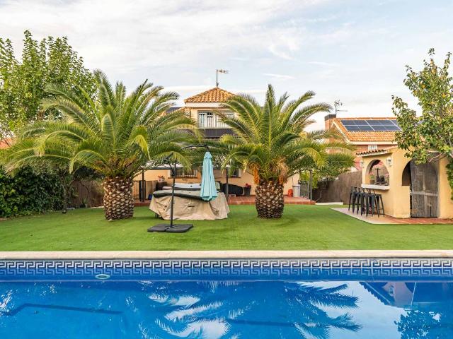 Chalet en venta en Sevilla La Nueva, Madrid
