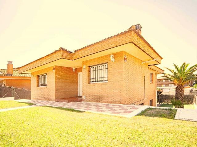 Chalet en venta en Sevilla La Nueva, Madrid