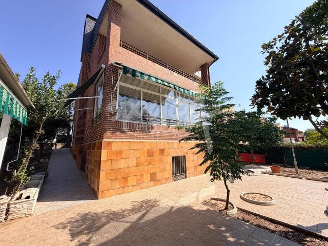 Chalet en venta en Sevilla La Nueva, Madrid