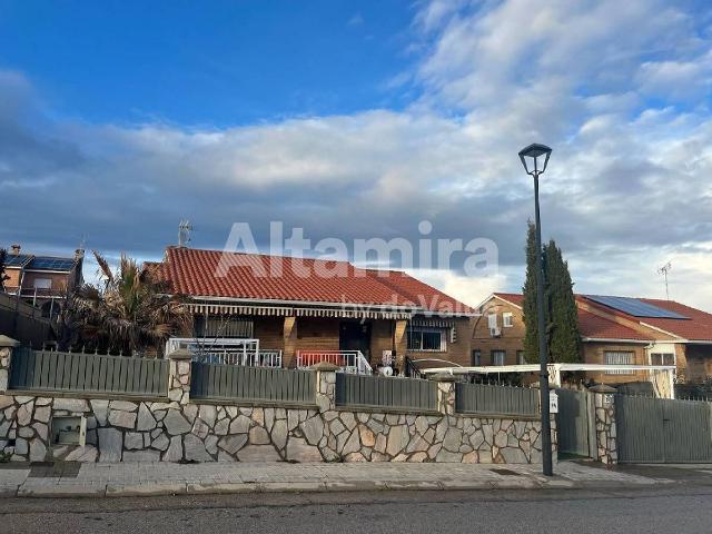 Chalet en venta en Sevilla La Nueva, Madrid