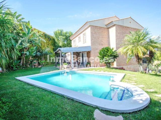 Chalet en venta en Chiva, València / Valencia