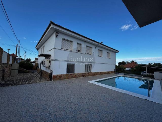 Chalet en venta en Chiva, València / Valencia