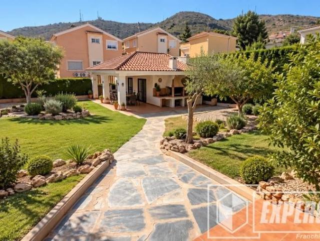 Chalet en venta en Chiva, València / Valencia