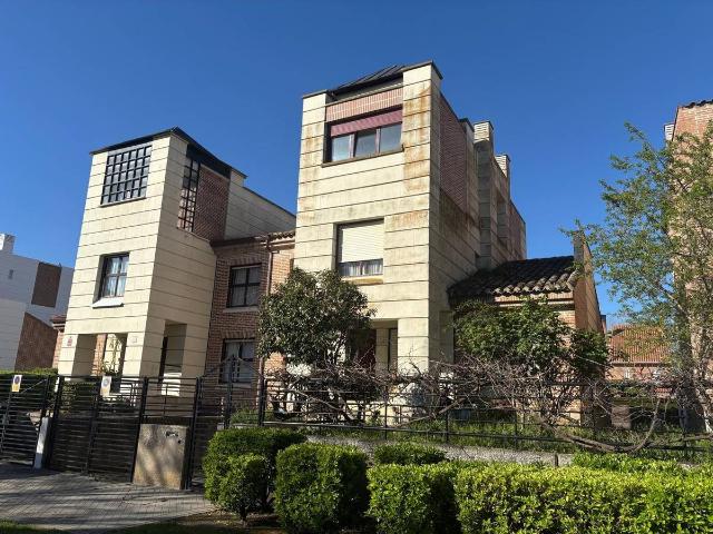Villa en venta en Simancas, Urbanización El Plantío