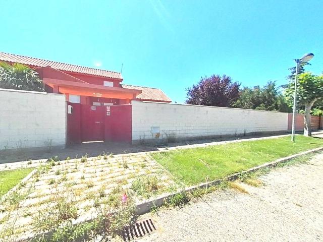 Villa en venta en Simancas, Urbanización El Plantío